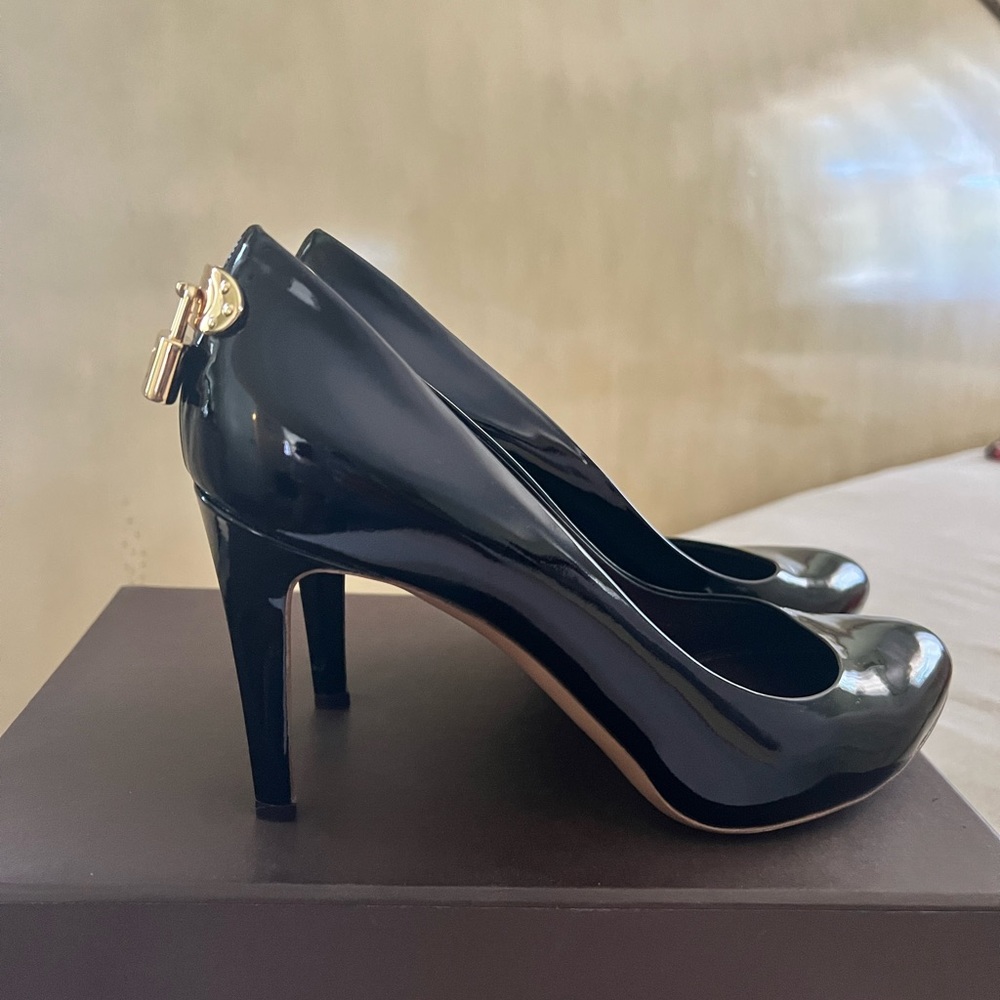Louis Vuitton Black Padlock Iconic Lv Heels Pumps - Picture 8 of 8
